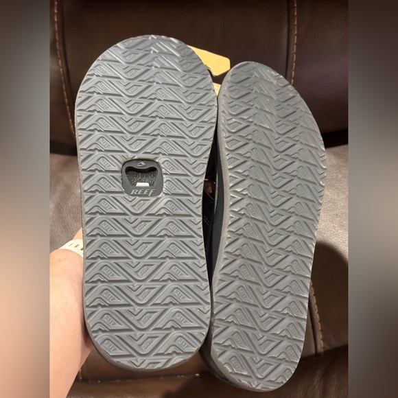 Reef Men's Charcoal Flip Flops - Picture 4 of 4
